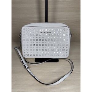 NWOT Michael Kors Jet Set Laser cut Large Leather Crossbody White Silver Chain